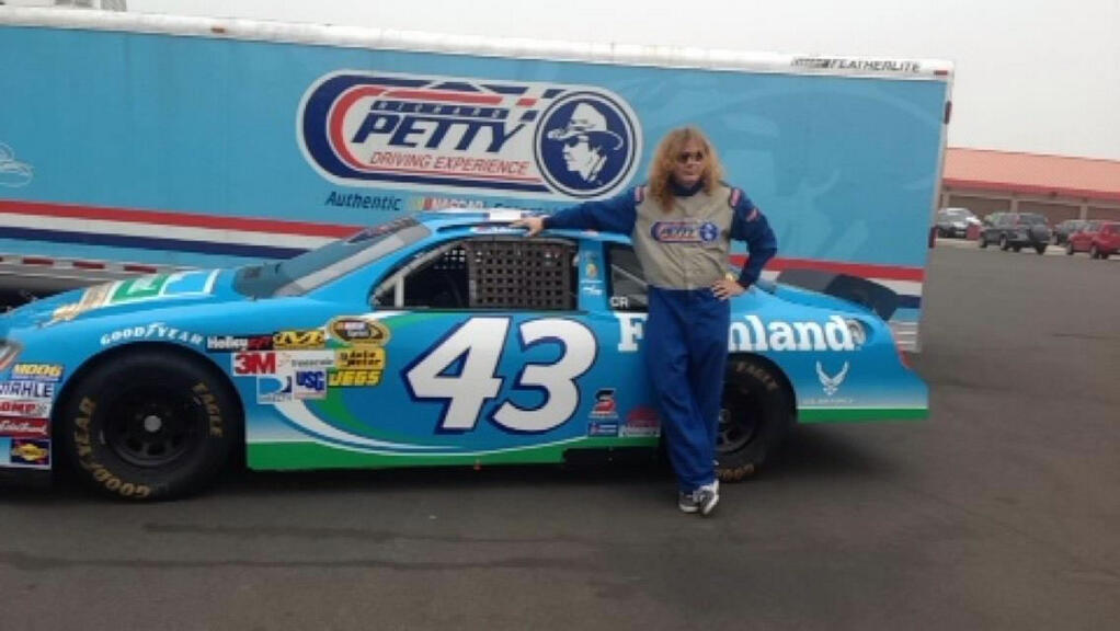 News Diverses - Page 20 Megadeth-dave-mustaine-nascar-2013