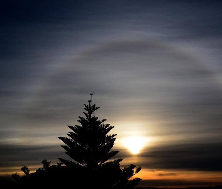 Imagen Astronómica - Página 4 Rob-Carew-Sunrise-Halo-2-June-2012-Spaceweather_1338634366_lg