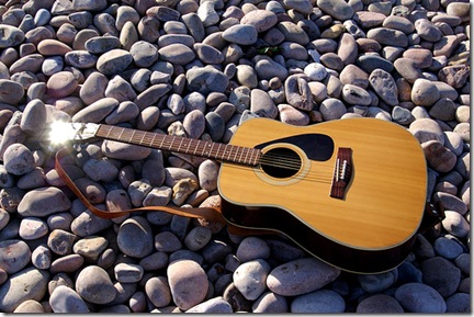 Les instruments de musikalement  vôtre... LaguitarefolkestlinstrumentprivilgilorsquelonveutsaccompagnerlavoixPhotodeSBishop