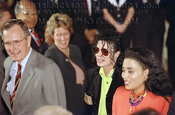 We Are The World - Page 5 Michaeljacksonphotos1989wpresidentbushse1010a