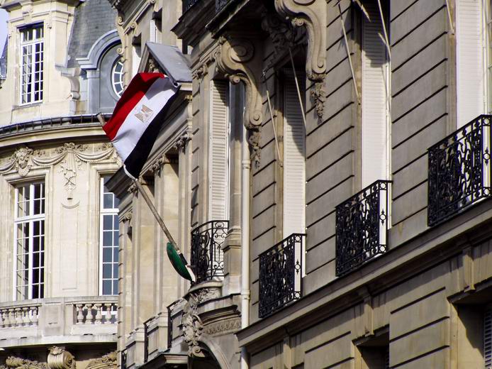 محامي الإخوان يقاضي السفير المصري بالبوسنة لتنكيس العلم Drapeau