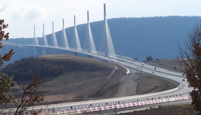 MODS DE NOUVEAU BULDING OU BEAU MONUMENT Viaduc%20millau%201