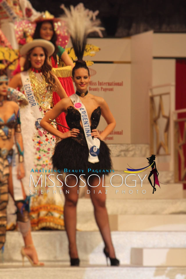 trajes tipicos de candidatas a miss international 2016. - Página 4 Argentina4