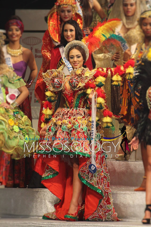 trajes tipicos de candidatas a miss international 2016. - Página 4 Bolivia5