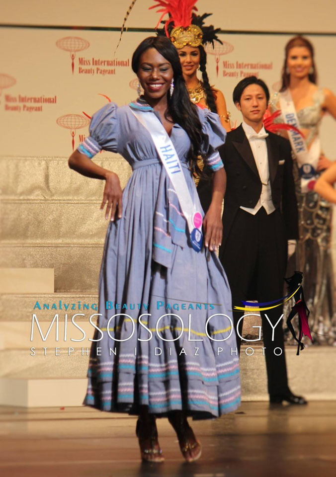 trajes tipicos de candidatas a miss international 2016. - Página 5 Haiti4