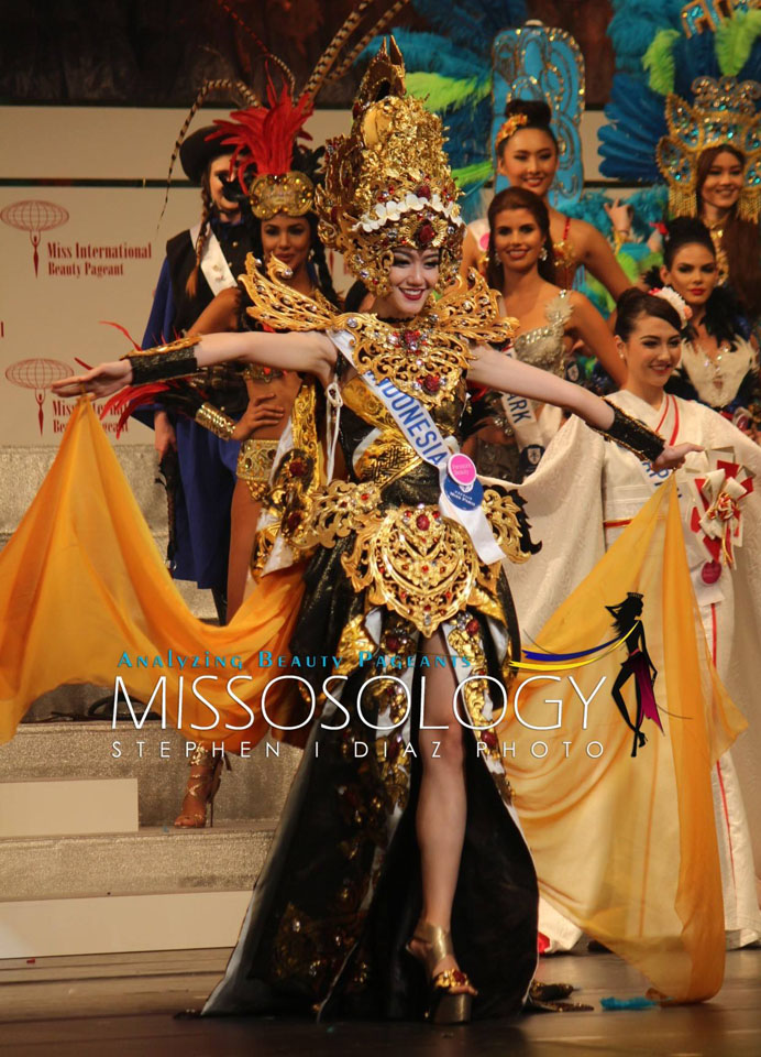 trajes tipicos de candidatas a miss international 2016. - Página 6 Indonesia4