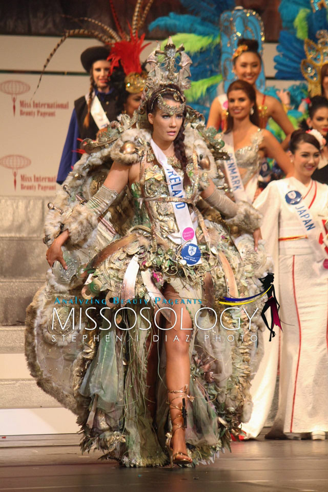 trajes tipicos de candidatas a miss international 2016. - Página 6 Ireland