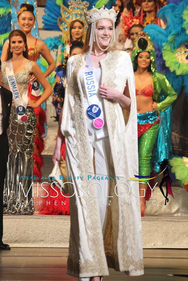 trajes tipicos de candidatas a miss international 2016. - Página 7 Russia2