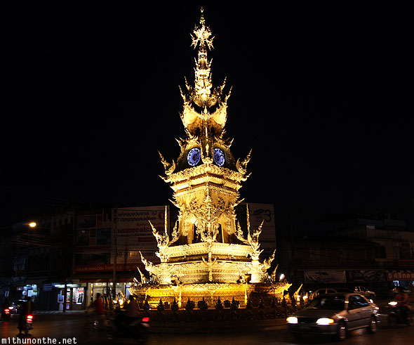 Bienvenidos al nuevo foro de apoyo a Noe #190 / 16.11.14 ~ 18.11.14 - Página 39 Golden-clock-tower-at-night-chiangrai-thailand