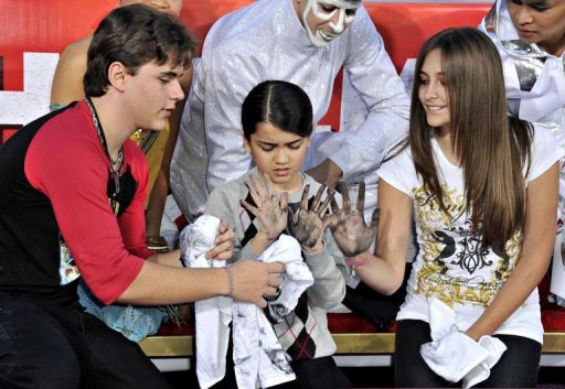 26 01 12 : Empreintes de MJ sur le Grauman's Chinese Theatre Chinese