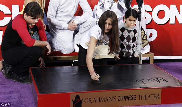 26 01 12 : Empreintes de MJ sur le Grauman's Chinese Theatre Prints04