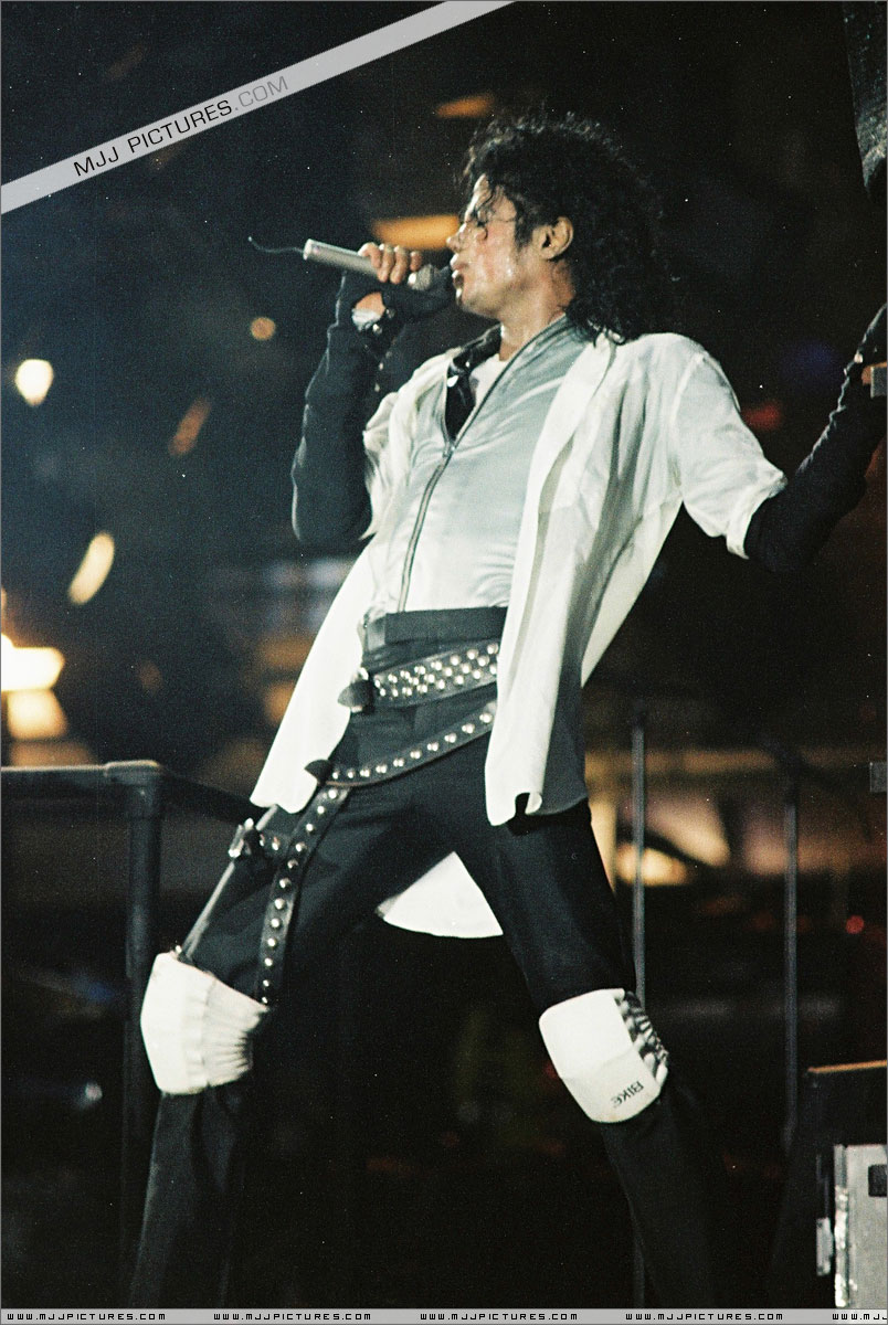 BAD WORLD TOUR 016