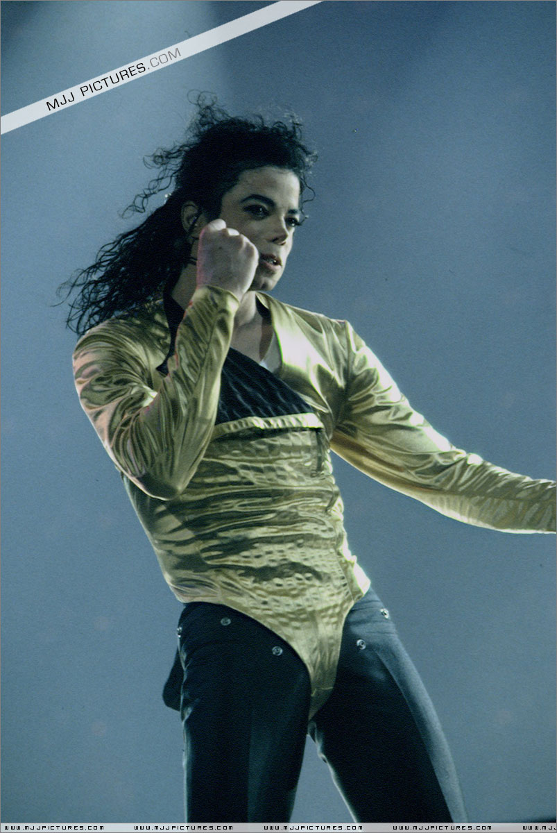 Dangerous tour 071