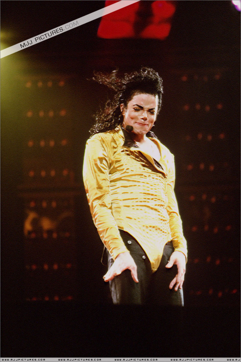 Dangerous tour 075