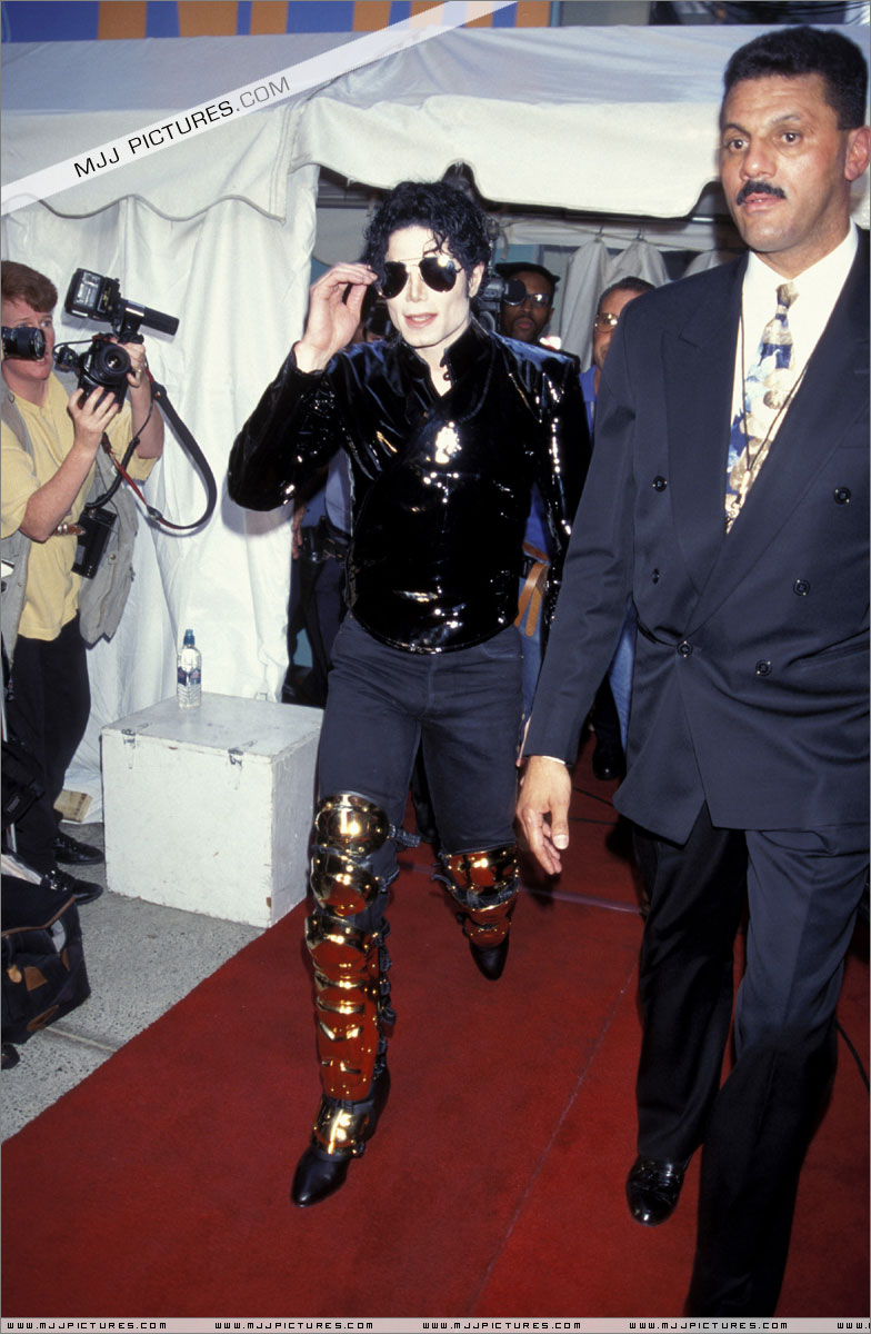 THE HUGE MJ PICTURES THREAD - Page 21 004