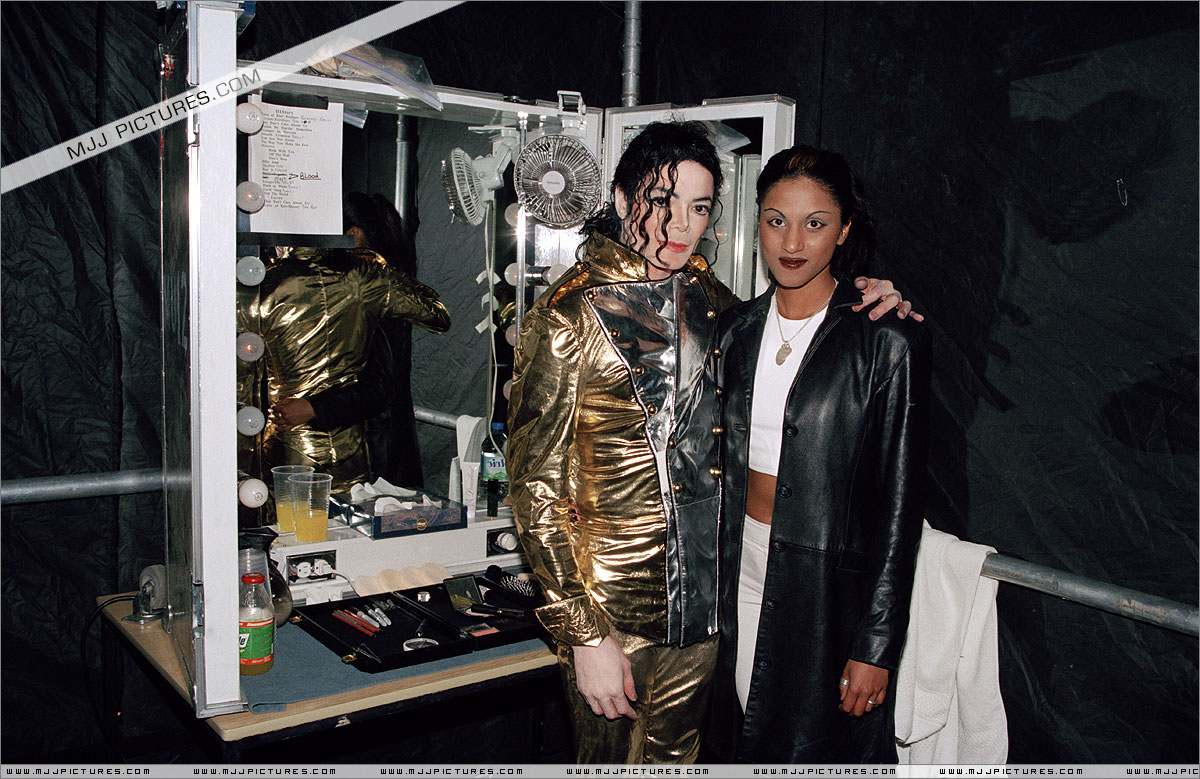 Algumas fotos da HIStory Tour ^^ 008