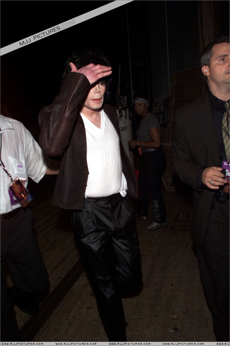 Michael no "The 18th Annual MTV Video Music Awards" em 2001 001