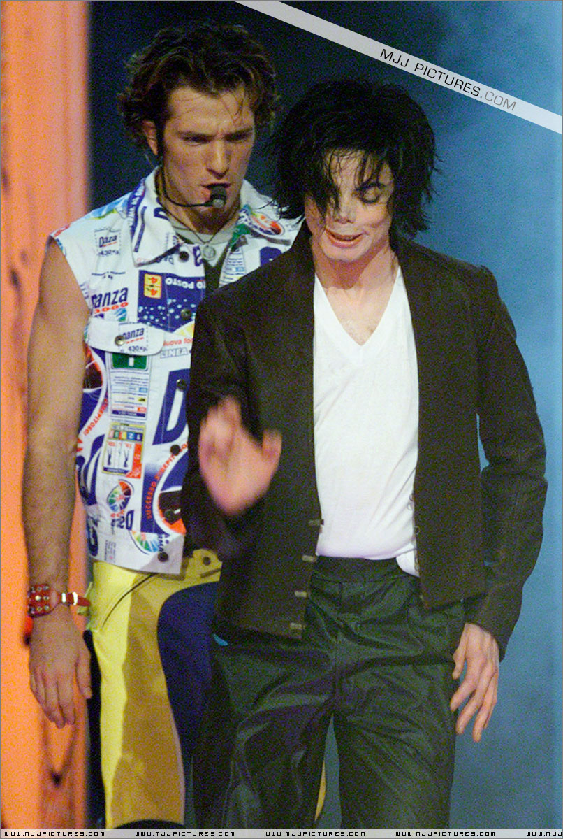 Michael no "The 18th Annual MTV Video Music Awards" em 2001 008