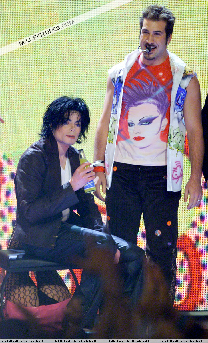 Michael no "The 18th Annual MTV Video Music Awards" em 2001 022