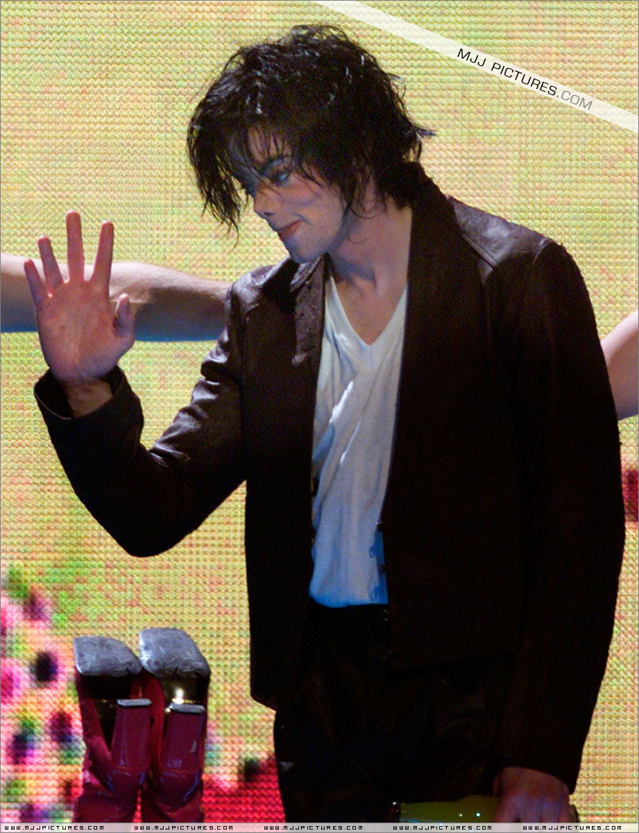 Michael no "The 18th Annual MTV Video Music Awards" em 2001 024