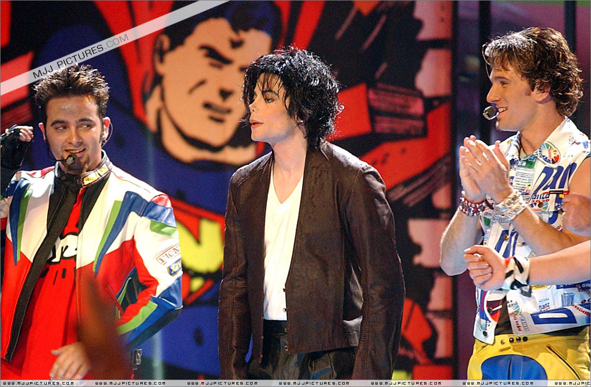Michael no "The 18th Annual MTV Video Music Awards" em 2001 029