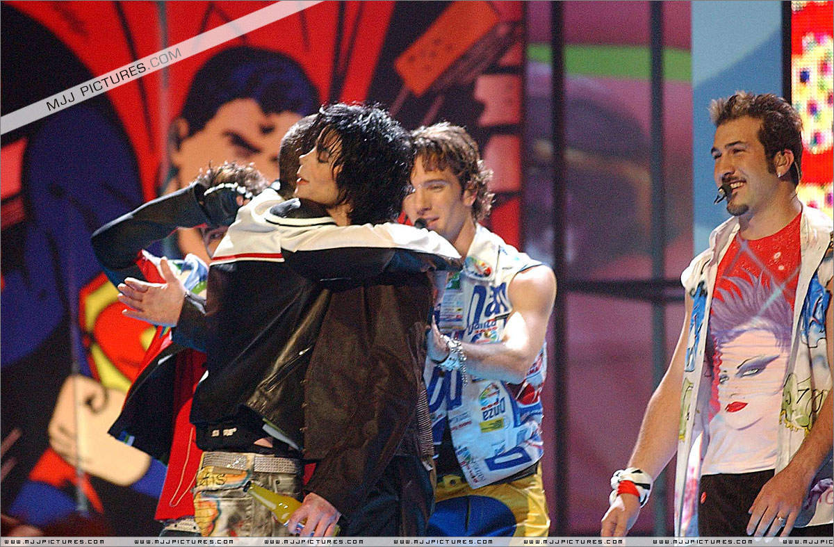 Michael no "The 18th Annual MTV Video Music Awards" em 2001 033