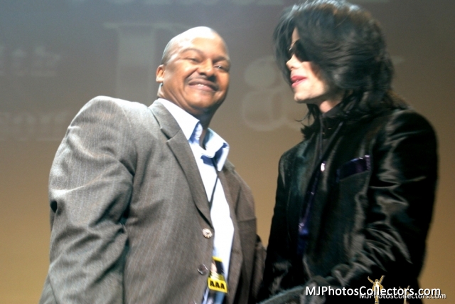 Michael no Japão - 2007 Med_gallery_743_201758