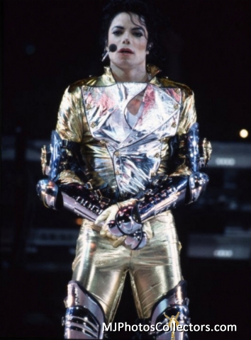 MICHAEL JACKSON GOLD CHOCOLATE PICTURES Med_gallery_948_2194_163439