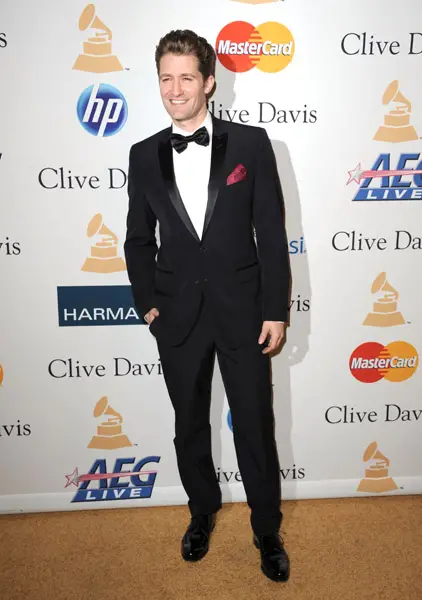 2011 GRAMMY AWARDS - Page 6 Matthew-morrison-clivedavis2011-3