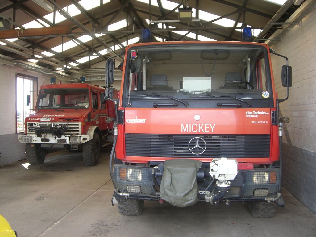  Véhicule d'incendie de l'armée belge - Page 3 3e07yv5c-1024