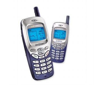 Mans pirmais mobilais telefons, vai kādi telefoni man ir bijuši - Page 2 Samsung-R220-3