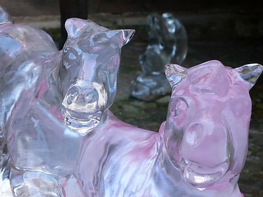 فن النحت على الجليد The-york-ice-sculpture-festival-1