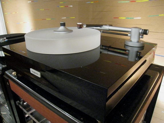 Arrival of Bergmann Audio - Airbearing Technology Turntable Bergmann_Sindre_showroom2