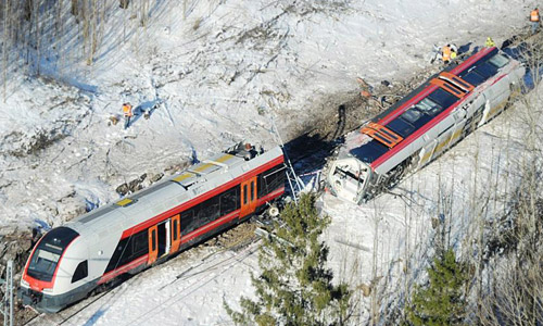 Accident en Norvège Nsb_swiss_stadler_flirt_eisenbahn_zug-set_entgleist_zugentgleisung_eisenbahnungluck_th