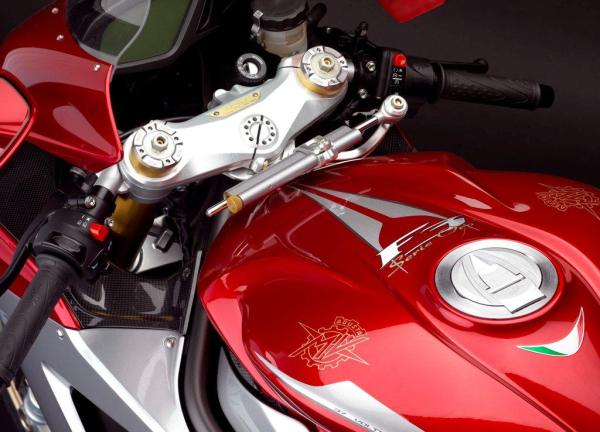 Preciosa la MV Agusta F3 675 Serie Oro 2012 2012-mv-agusta-f3-675-serie-oro-5