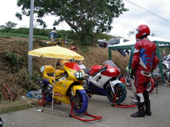 [02/07/06] Course de côte moto à treglonou + mini-balade Vitesse01