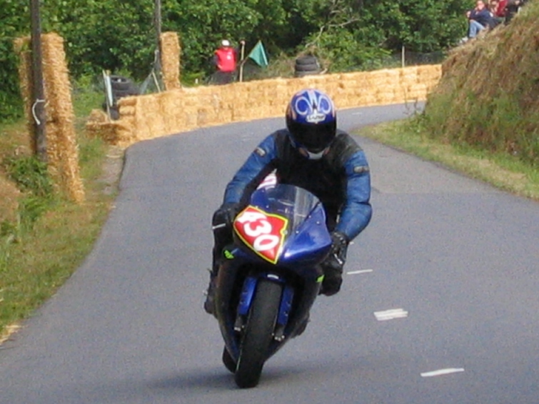 [02/07/06] Course de côte moto à treglonou + mini-balade Vitesse02