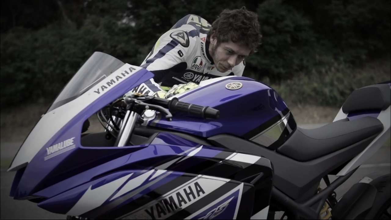 Yamaha R25 250 en video junto a Valentino Rossi (Nota en Ingles) Yamaha-R25-India-launch-3