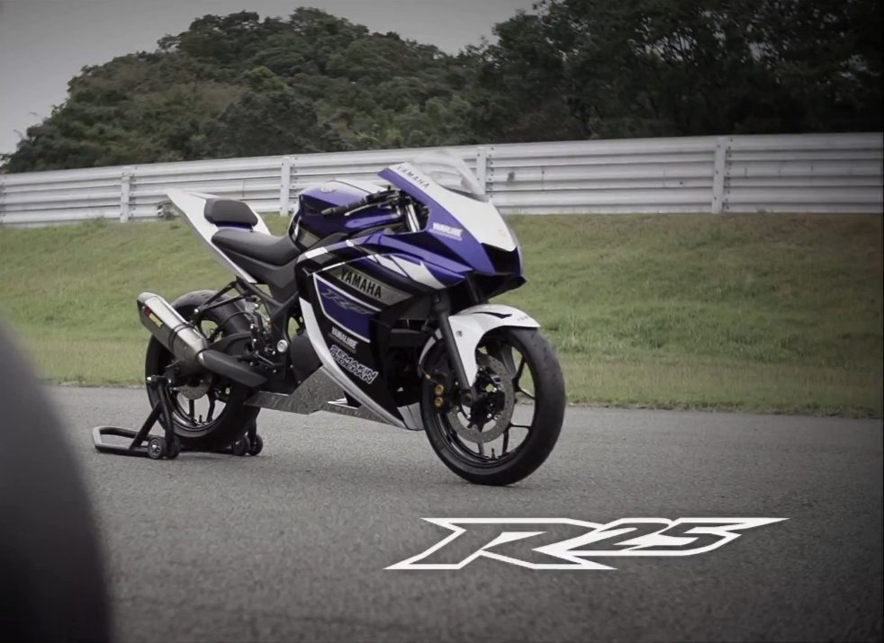 Yamaha R25 250 en video junto a Valentino Rossi (Nota en Ingles) Yamaha-R25-India-launch