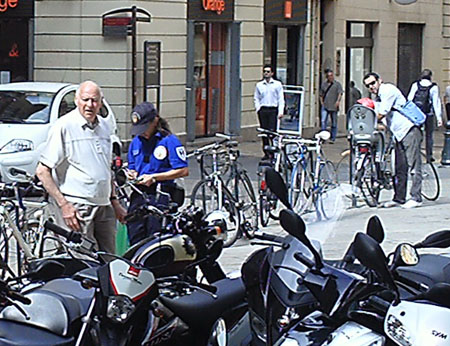 Les motos ne sont pas les bienvenues a Aix en Provence - Page 2 Small21bis