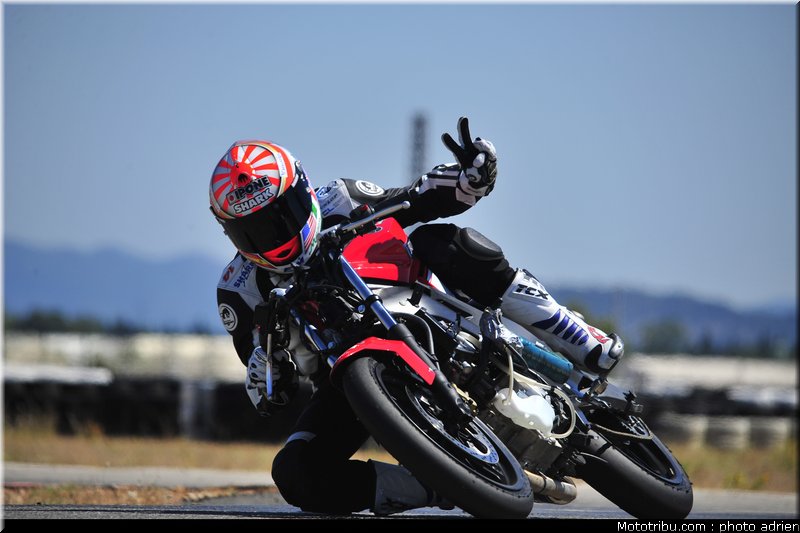le Moto GP en PHOTOS Johann_zarco_test_circuit_du_mistral_2010_034
