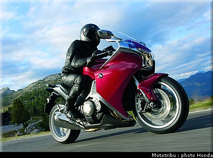 VX 10 l'essai Tnhonda_1200vfr_2010_0001