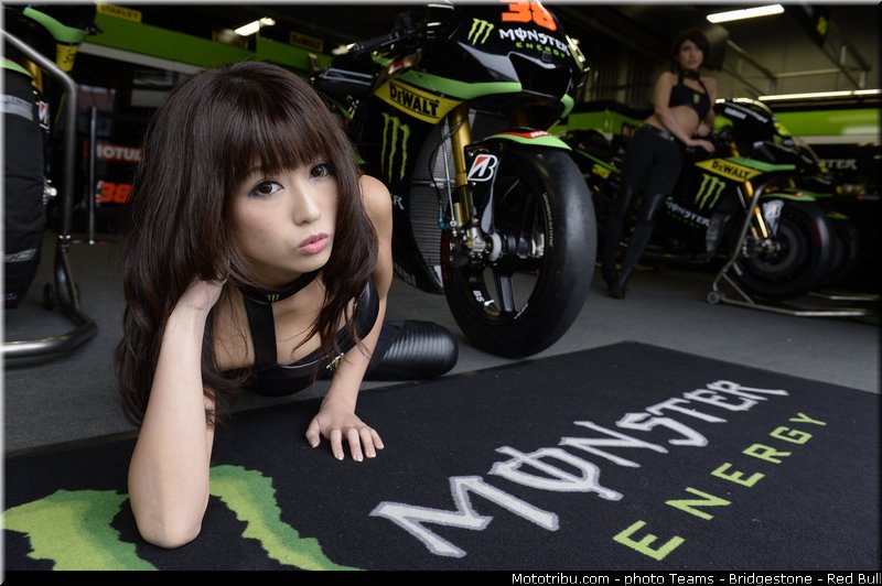 le Moto GP en PHOTOS - Page 3 Motogp_pitbabe_009_japon_motegi_2013
