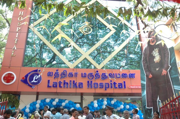 பவர்ஸ்டார்  பற்றி கொஞ்சம் யோசிபோமா?  Lathika_hospital_009