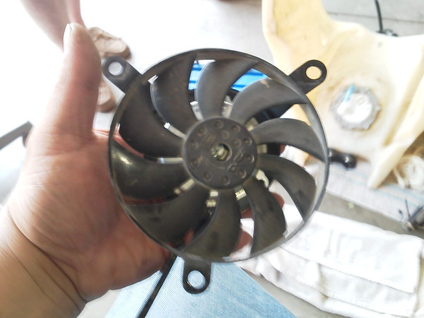 Fan blade fell off WTF IMG_20120719_121718-M