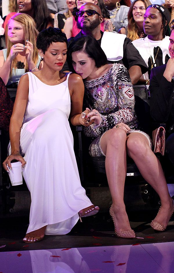 Juego » Pide la foto... Katie-Perry-Rihanna-PG-1