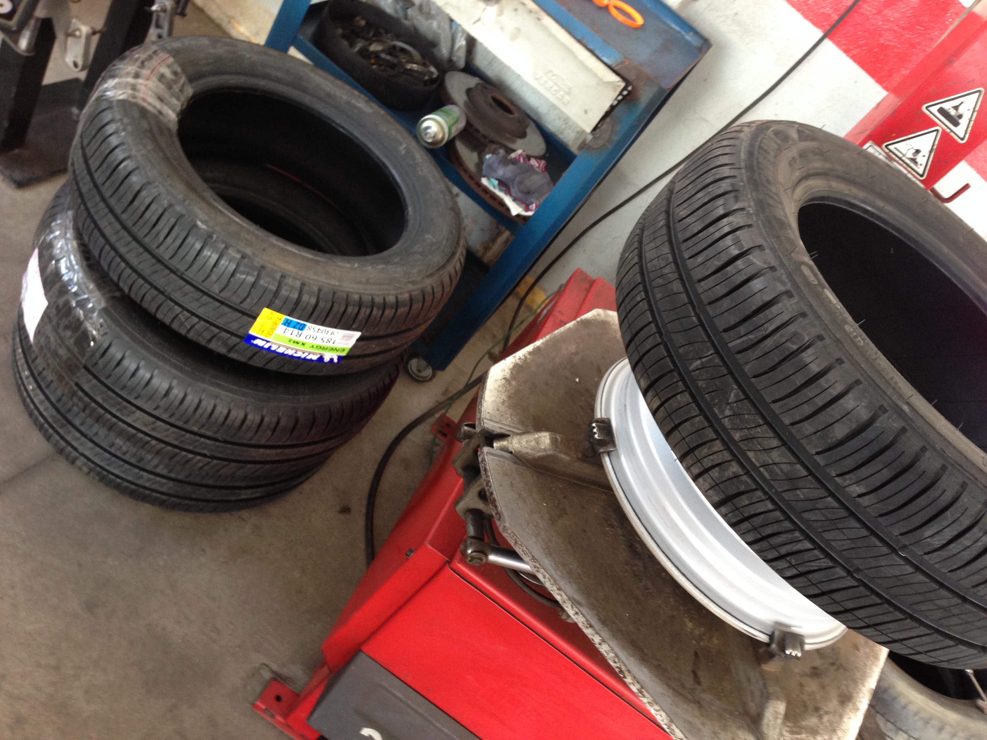 Pneus 185/60 R14 IMG_2088