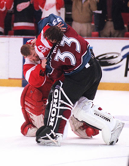 After 17 seasons, Red Wings goalie Chris Osgood retires 20110719181519_1998-0401