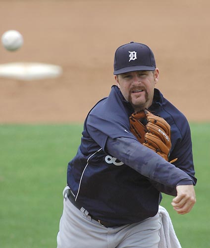 Spring Training Pics 2008 - Page 7 07