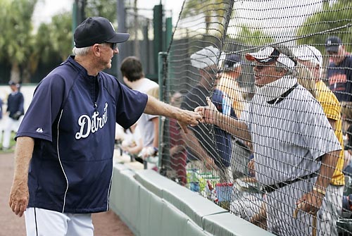 Spring Training Game Pictures 2008 - Page 9 2008-0323-rb-tigers_indians297